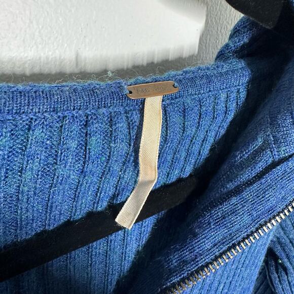 Free People Blue Ribbed Hooded Quarter Zip Wool Blend Sweater Top Size Medium - Picture 3 of 10